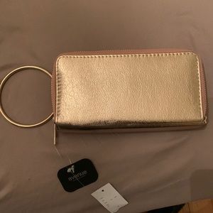 Avenue wristlet wallet